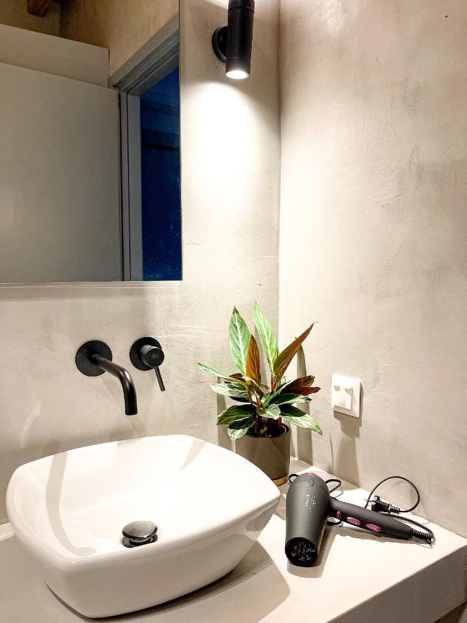 Modern Stone Villas With Swimming Pool Aliveri Esterno foto