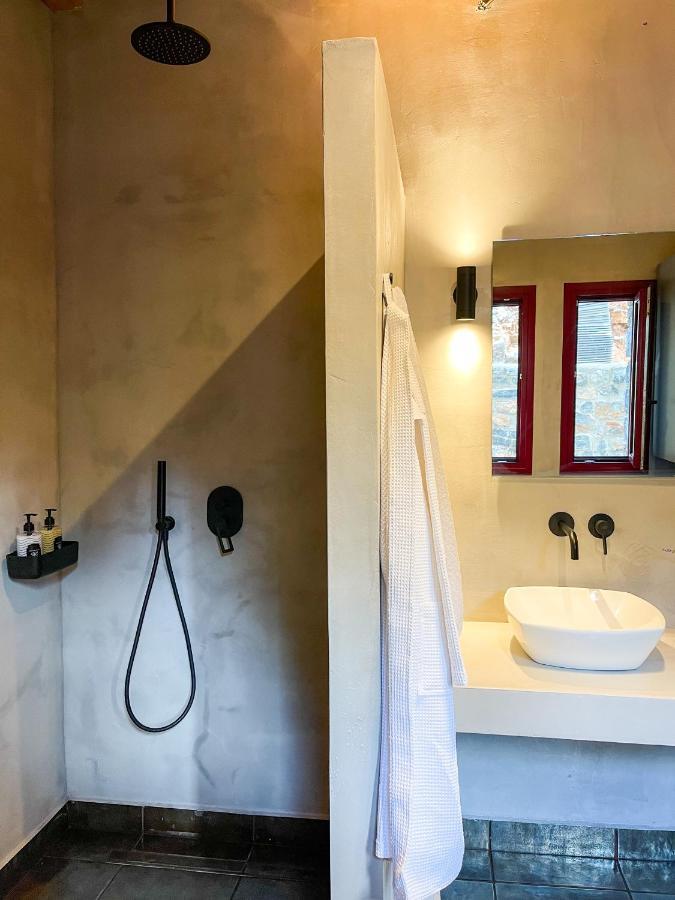 Modern Stone Villas With Swimming Pool Aliveri Esterno foto